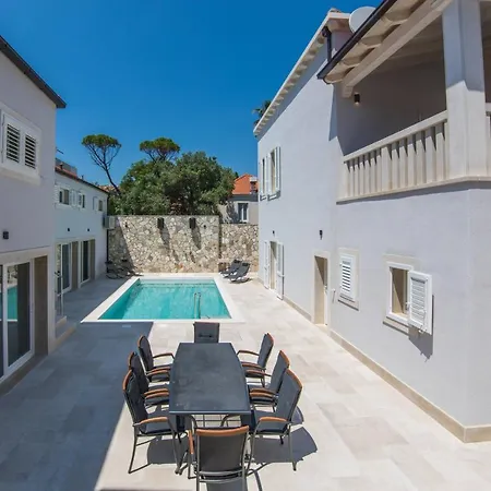 Villa Enigma *